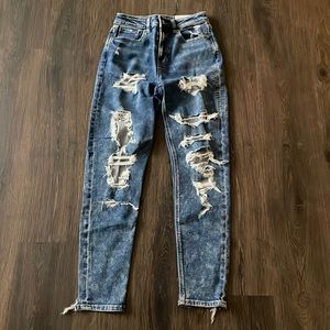 Very cute American Eagle mom jeans!!